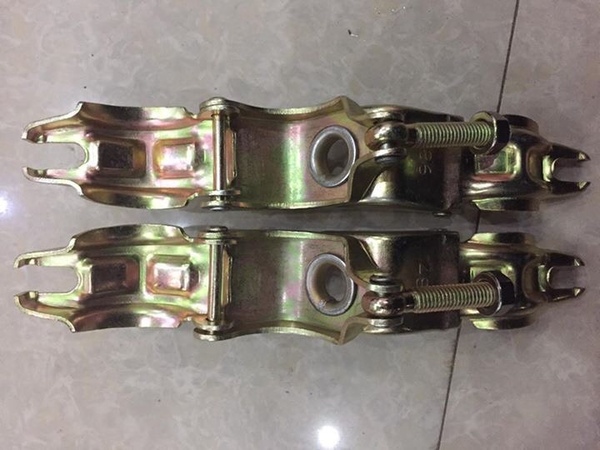 Scaffolding couplers