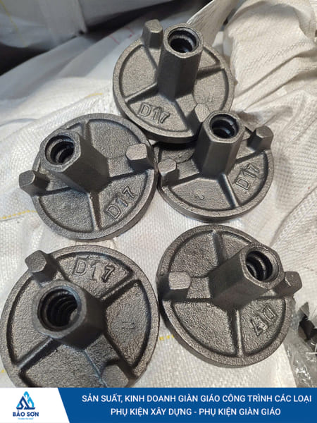 Wing nuts