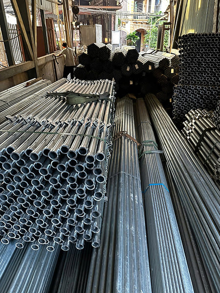 Wedge lock tubular scaffolding