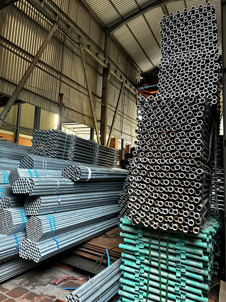 Wedge lock tubular scaffolding