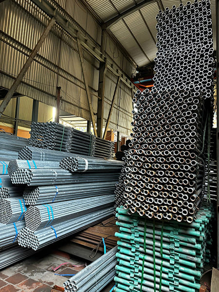 Wedge lock tubular scaffolding