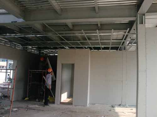 Plaster ceiling construction
