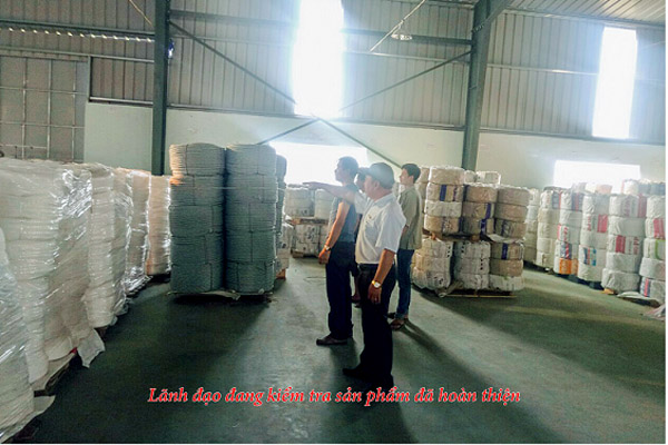 Management inspecting products