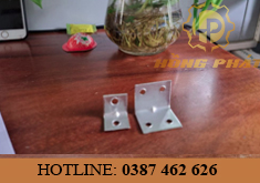 Square angle bracket