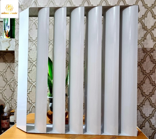 Air conditioner wind deflector