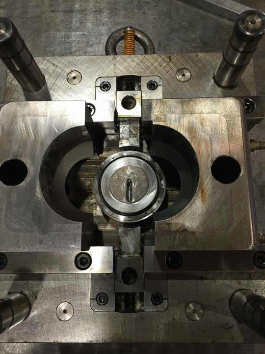 Cosmetic mold