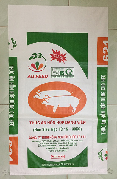 Livestock feed bag