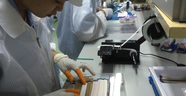 Glue cutting machine