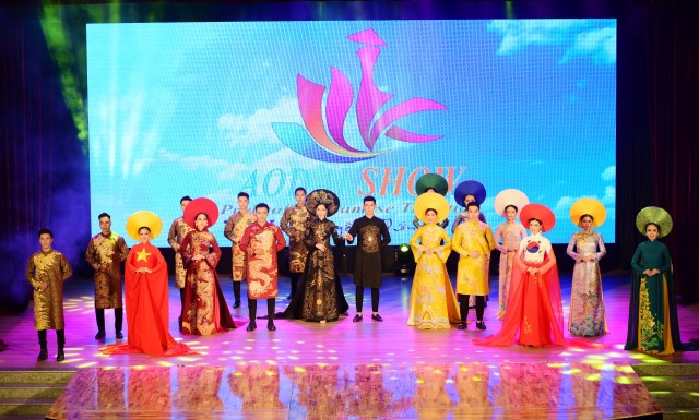 Ao Dai Show