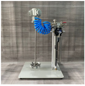 Automatic paint stirrer