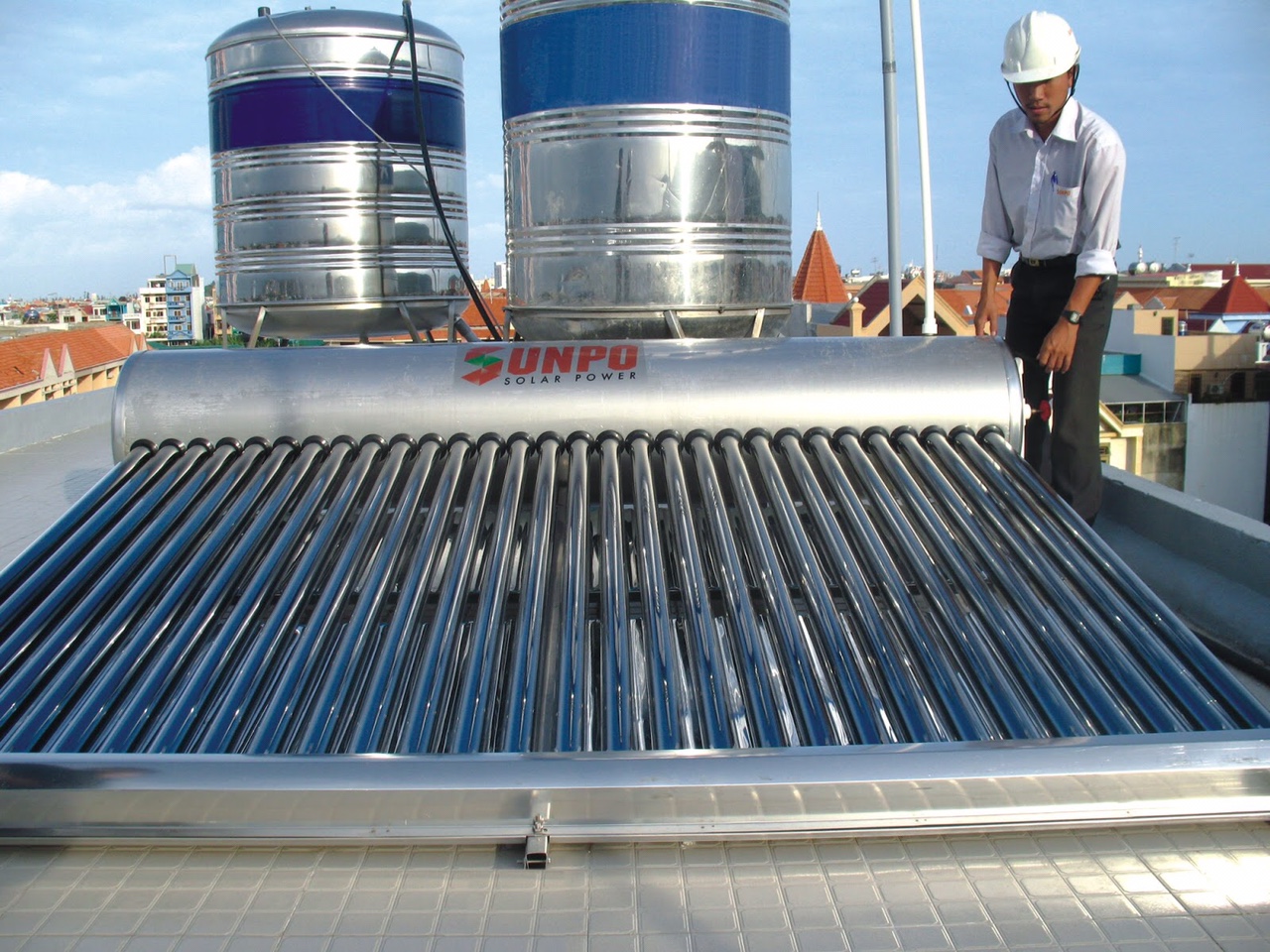 Solar water heater