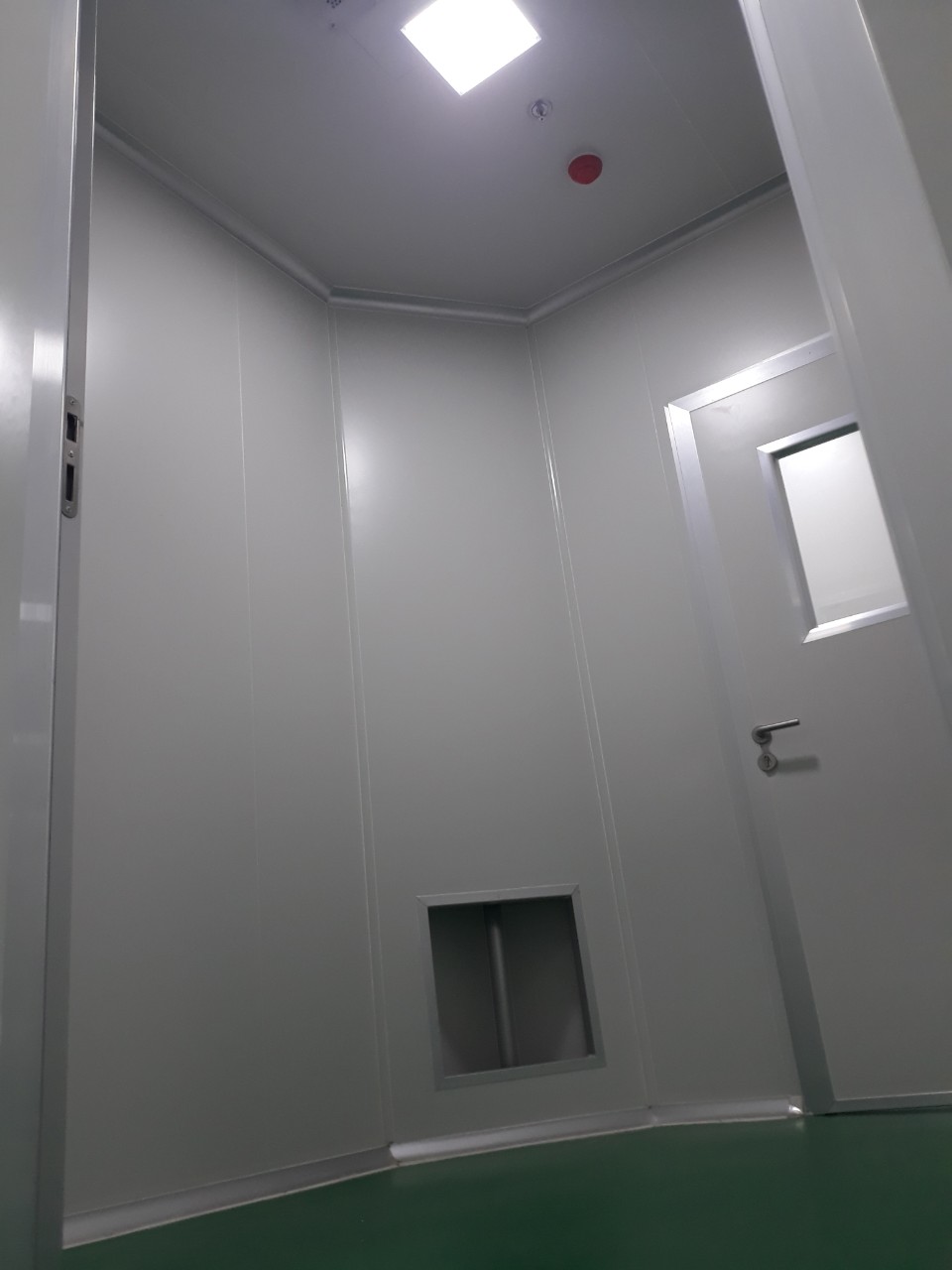 Clean room door
