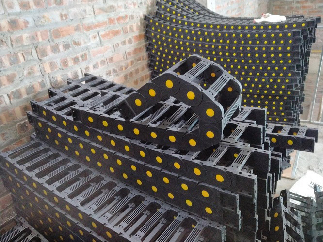 Cable carrier plastic chain
