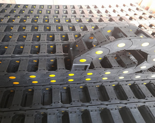 Cable carrier plastic chain