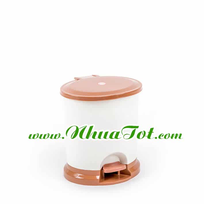 Oval trash bin