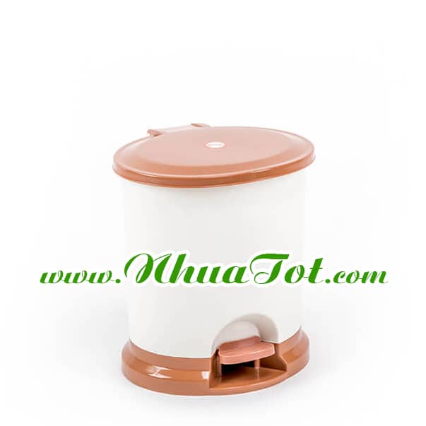 Oval trash bin