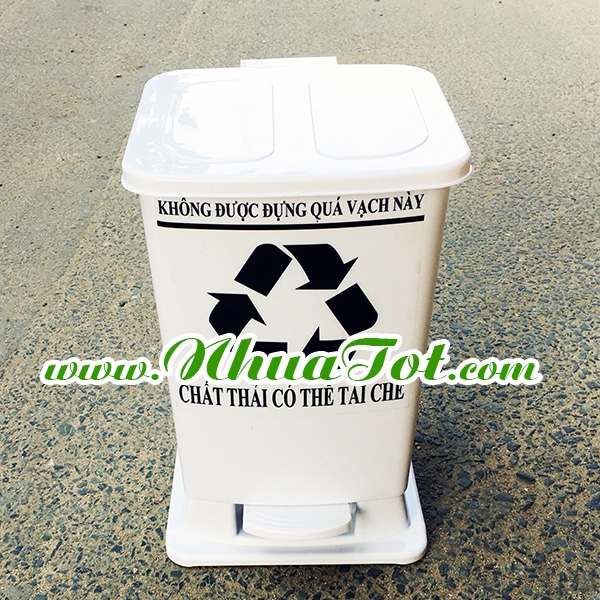 Medical trash bin