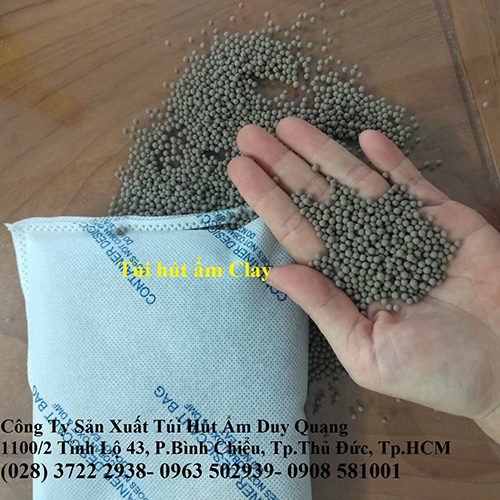 Clay desiccant packet