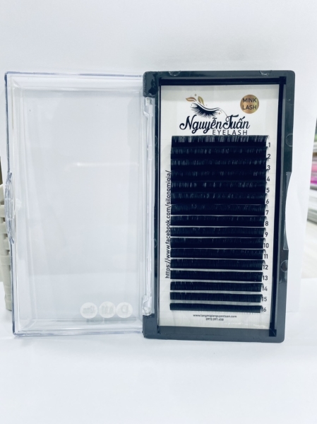 False eyelashes