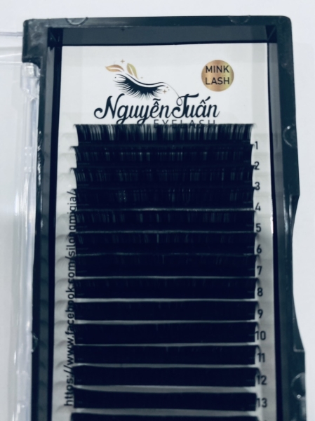 False eyelashes