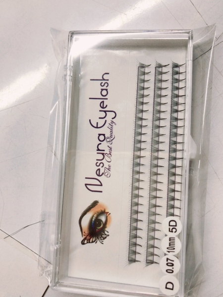 False eyelashes