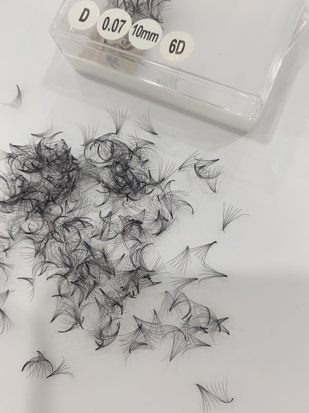False eyelashes