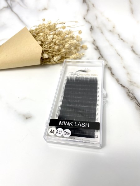 False eyelashes