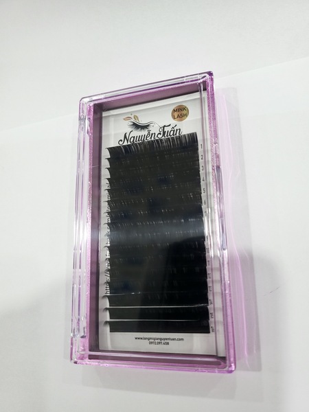 False eyelashes