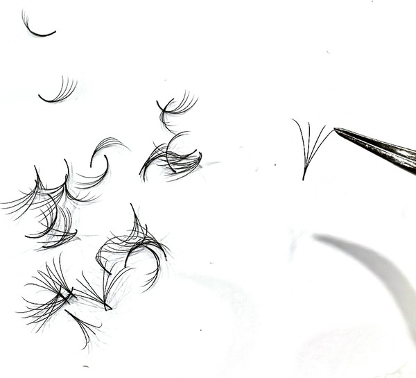 False eyelashes
