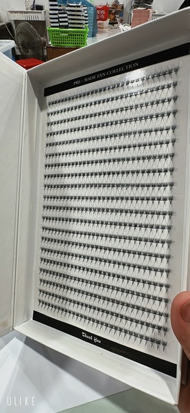 False eyelashes