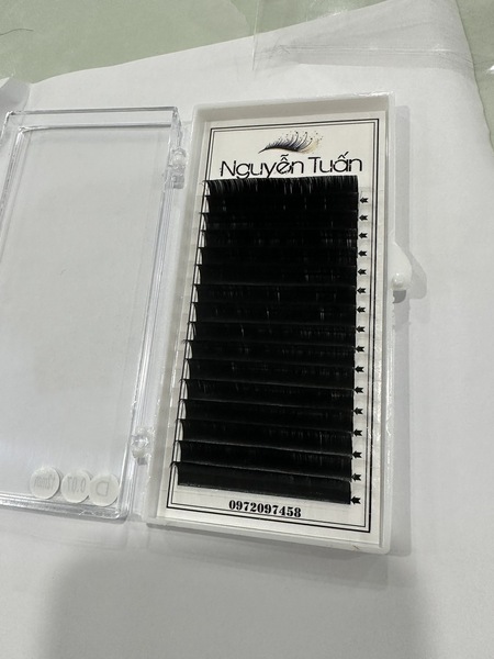 False eyelashes