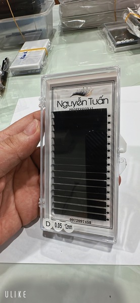False eyelashes