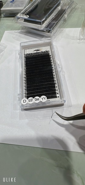 False eyelashes