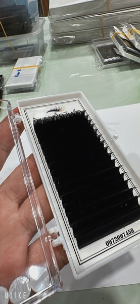 False eyelashes