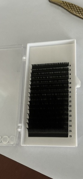 False eyelashes