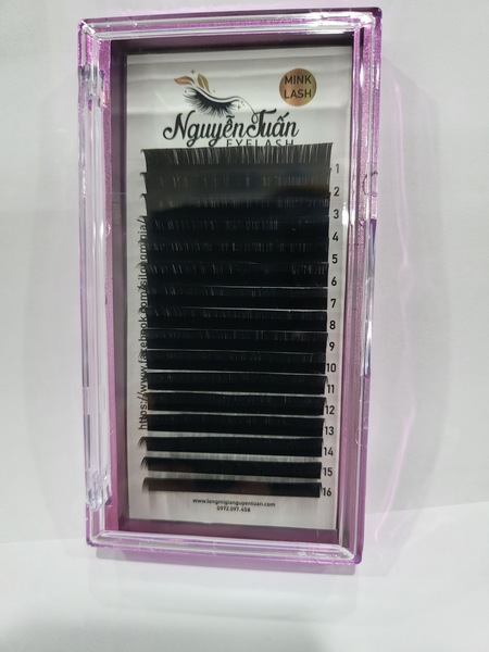 False eyelashes