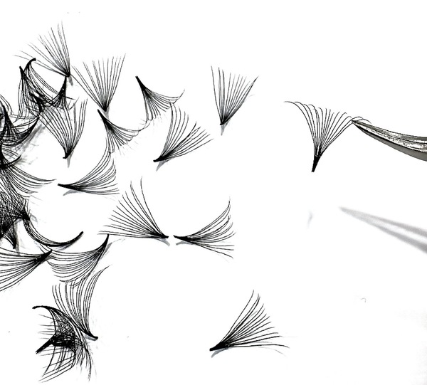 False eyelashes