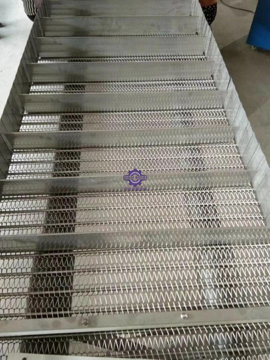 Stainless steel mesh conveyor belt