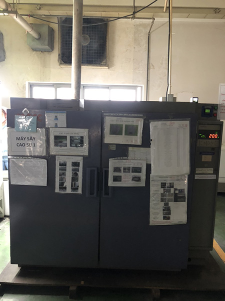 Rubber drying cabinet