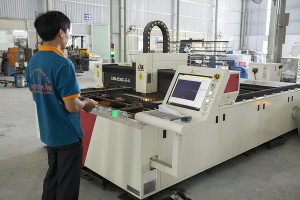 Laser cutting machine
