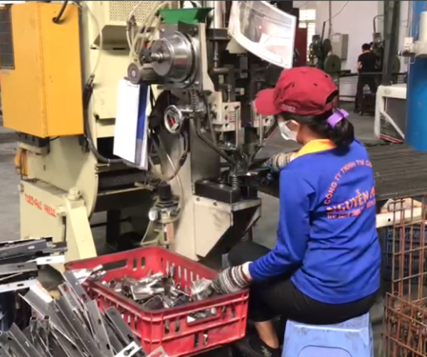 Riverting machine