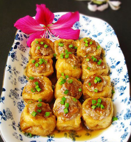 Stuffed tofu with pork