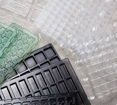 Formed plastic trays