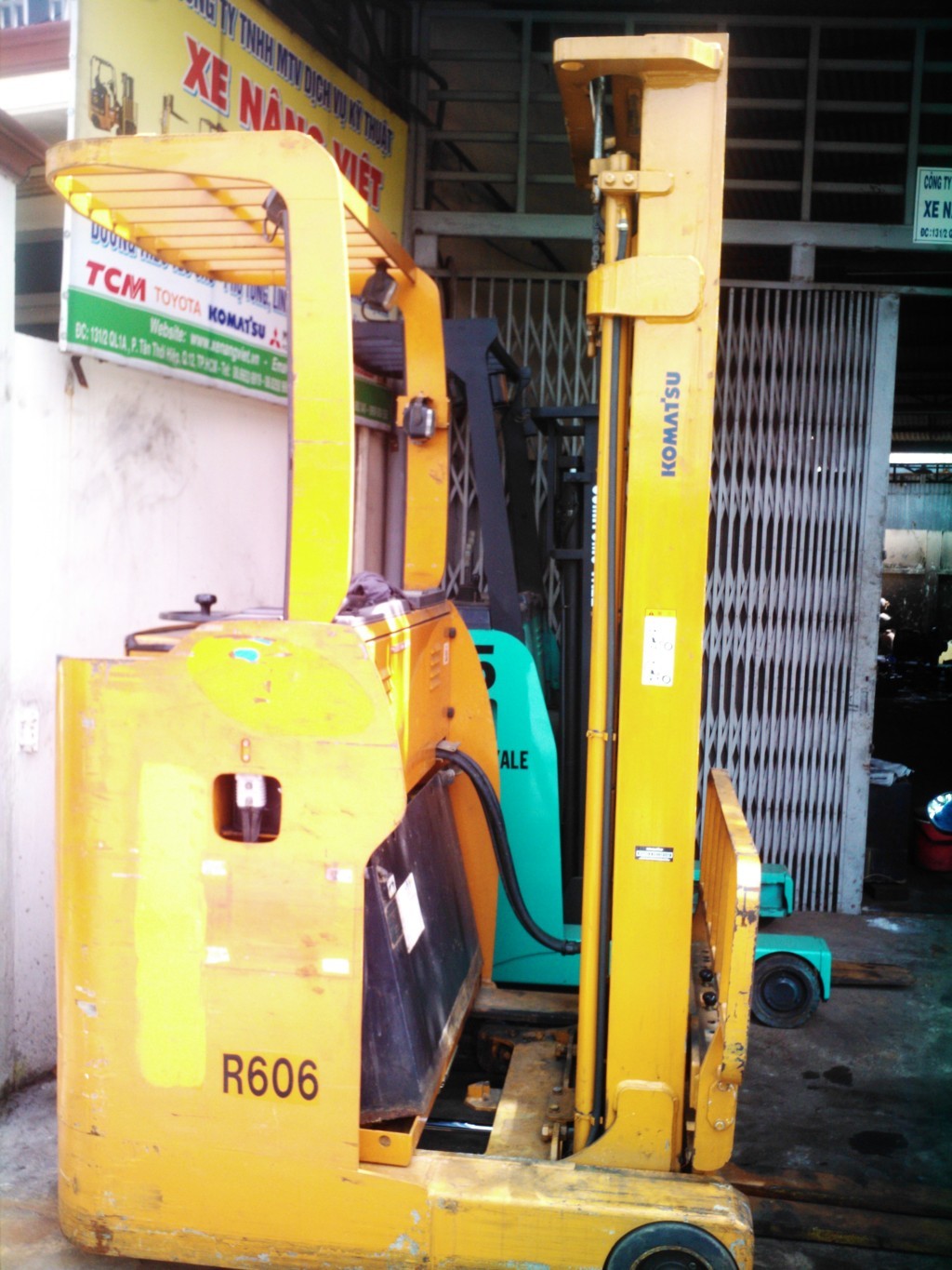 Komatsu electric forklift