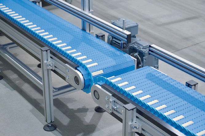 Plastic chain conveyor