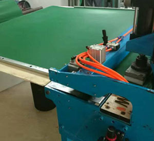 Conveyor splicing device