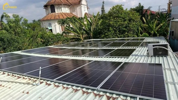 15kWp hybrid solar system with 15kWh battery storage
