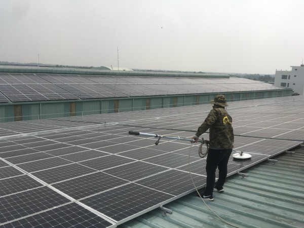 Cleaning solar panels