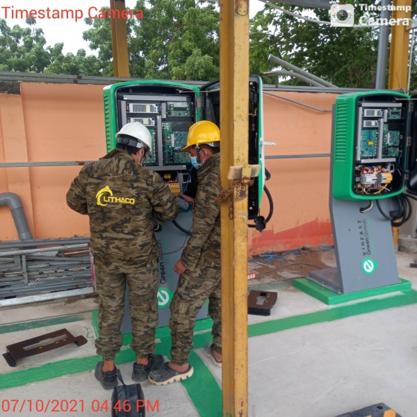 Electric vehicle charging station