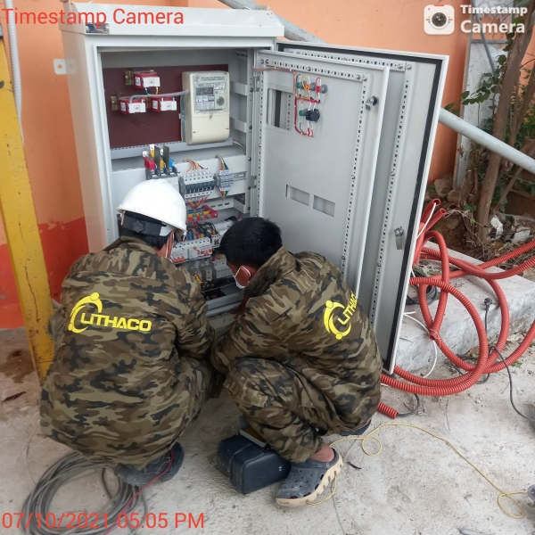 Electric vehicle charging station
